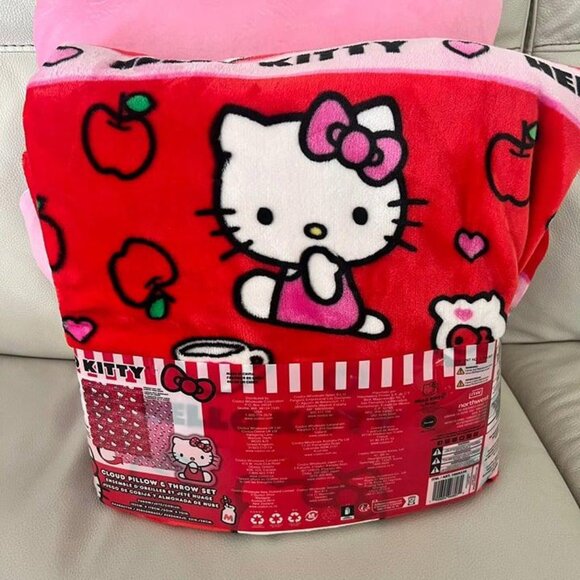 Hello Kitty Cloud Pillow and Throw Set - Picture 2 of 4